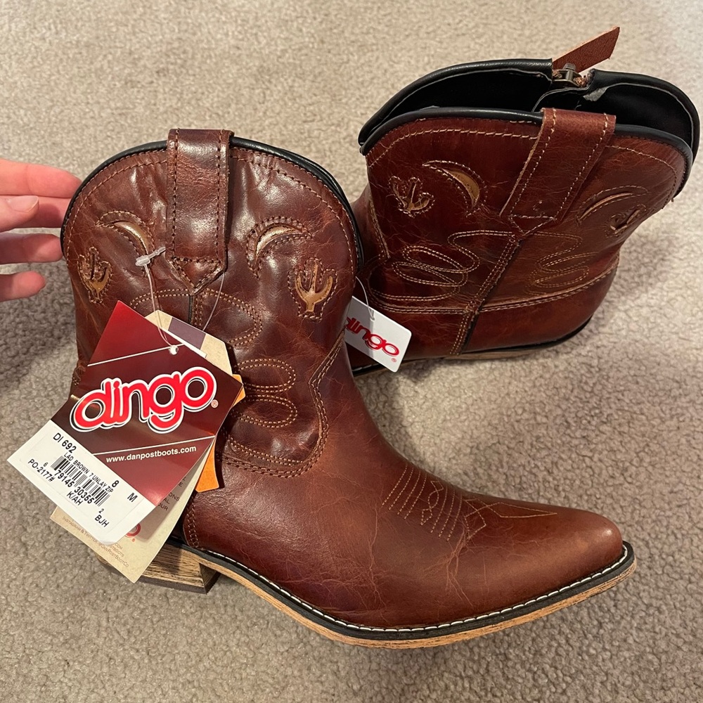Dingo Short Brown Leather Cowboy Boots
